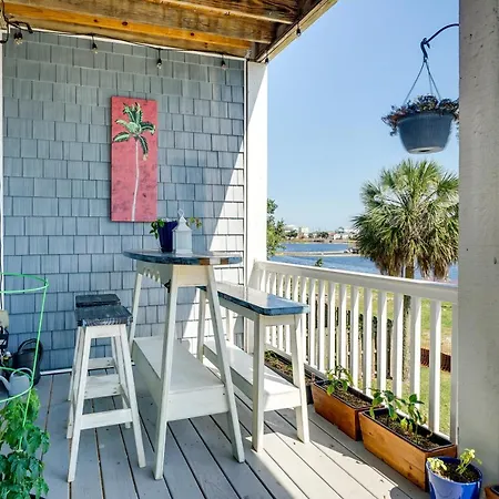 Carolina Beach Lakefront House Walk To Beach!
